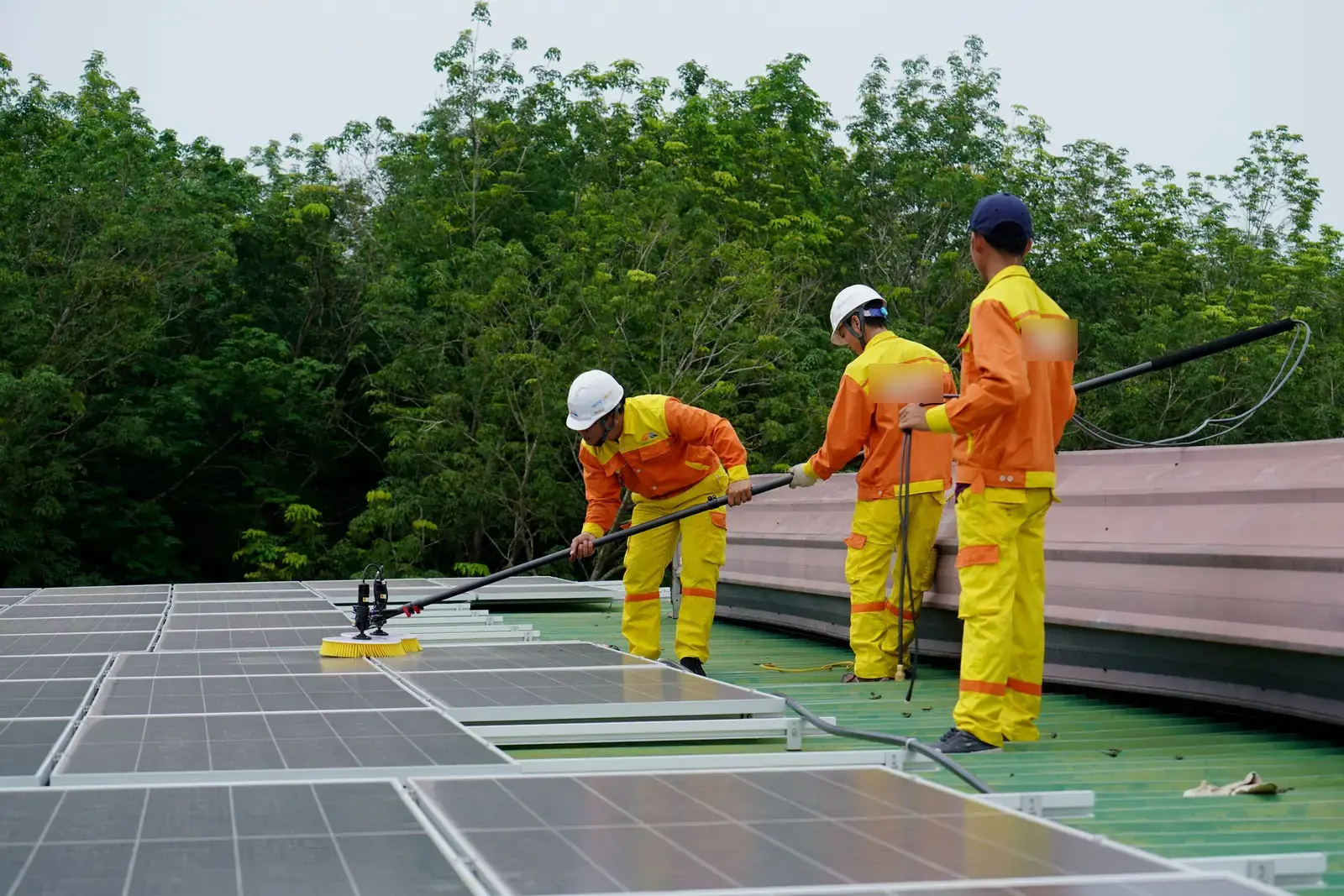 Solar Cleaner Solution Solar panel cleaning | Wesics Energies